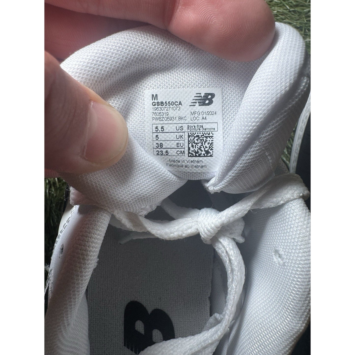 New Balance 550 White/Black Unisex Kids Athletic Sneakers US 5.5 / 7 Women’s