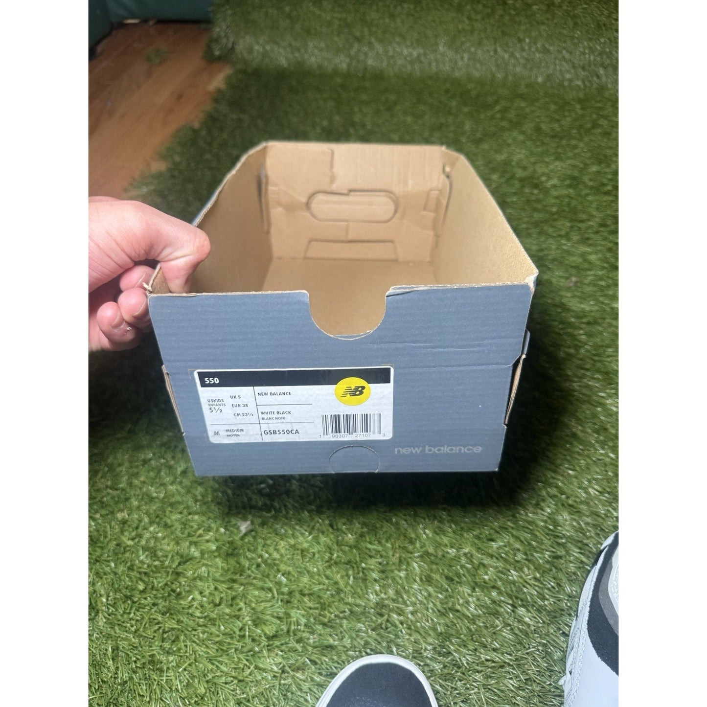 New Balance 550 White/Black Unisex Kids Athletic Sneakers US 5.5 / 7 Women’s