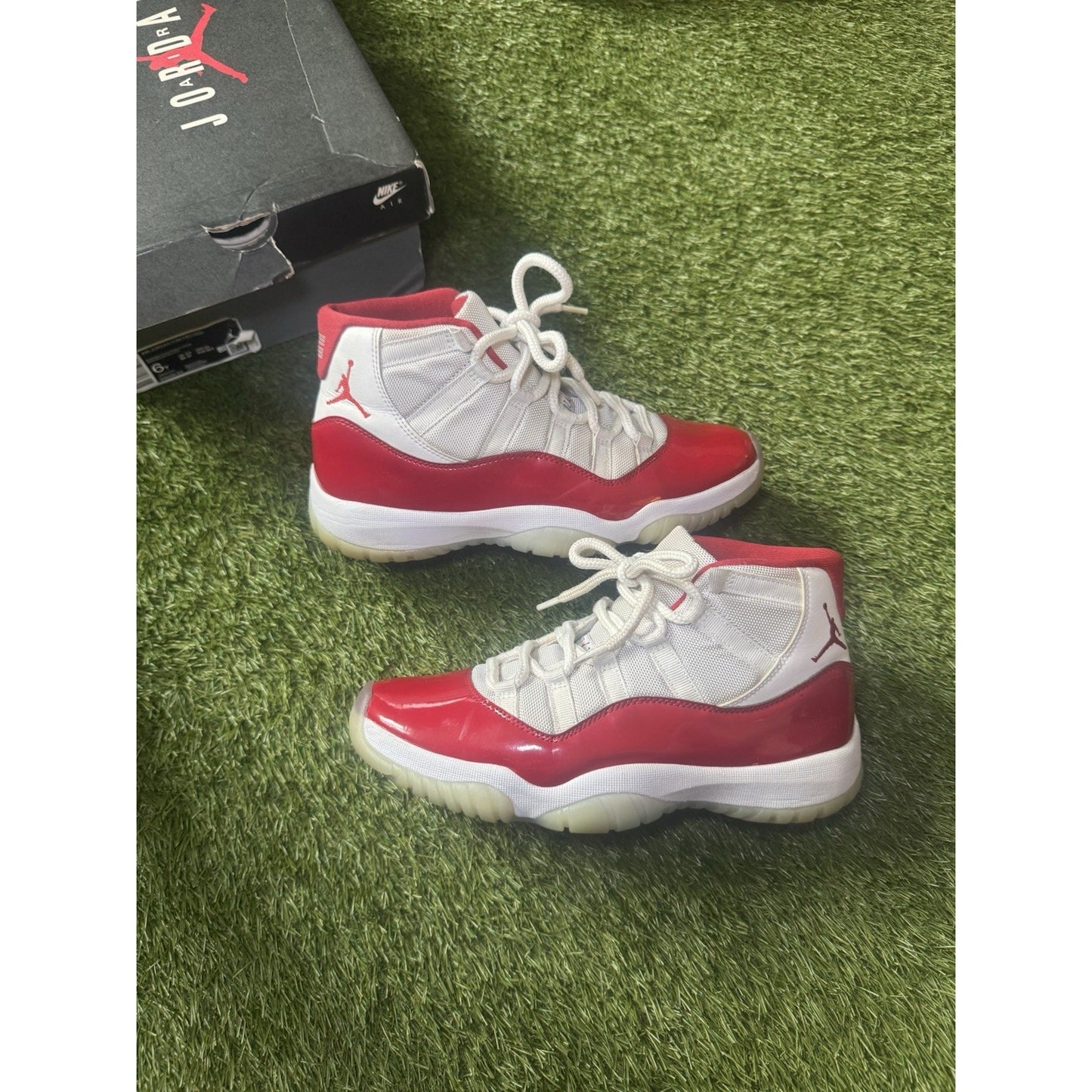 Jordan Air Jordan 11 Cherry Red Men’s Mid-Top Sneaker Red/White Size 8.5 Men’s