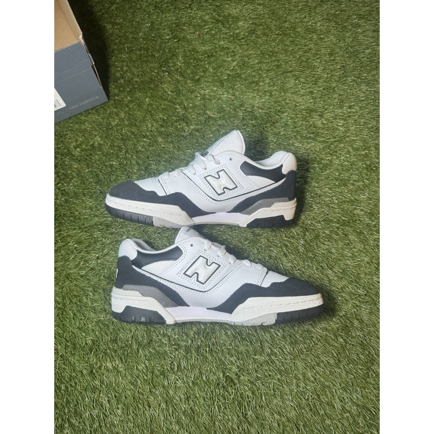New Balance 550 White/Black Unisex Kids Athletic Sneakers US 5.5 / 7 Women’s