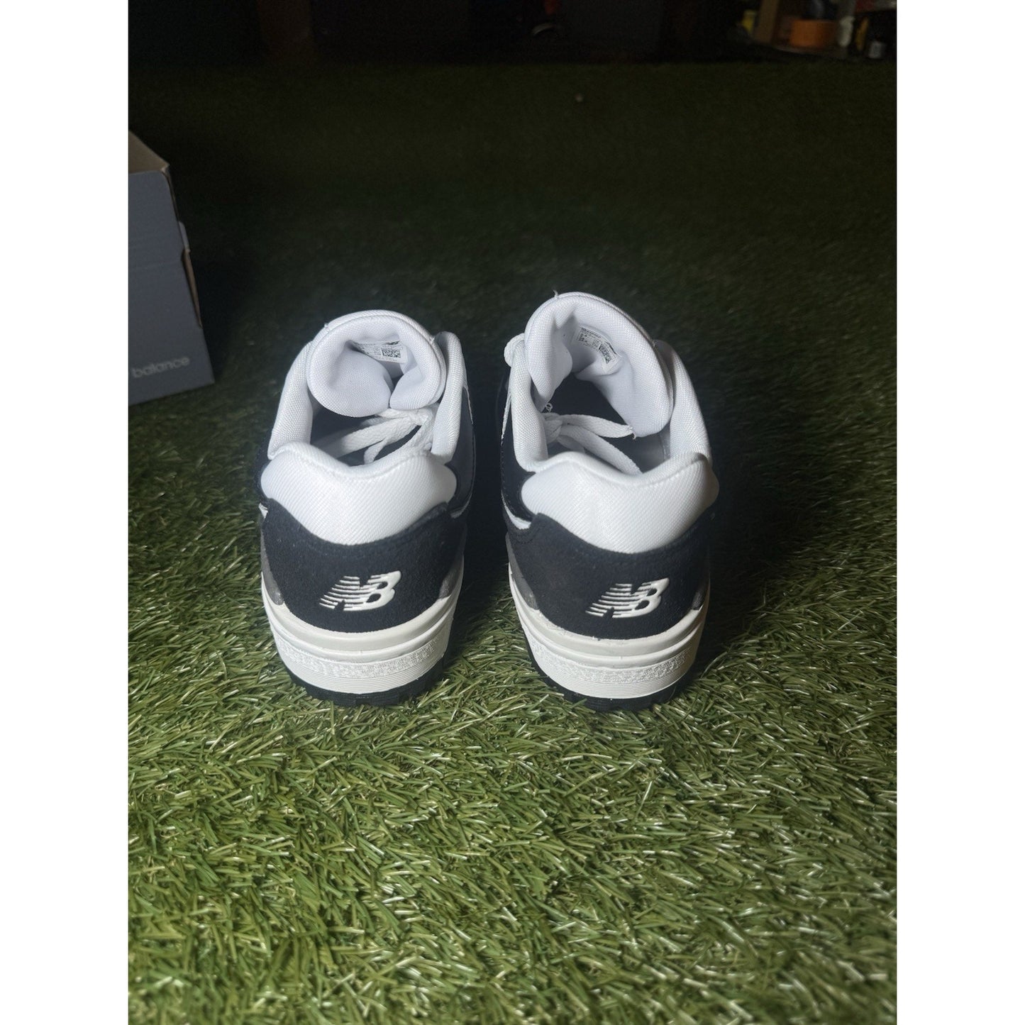 New Balance 550 White/Black Unisex Kids Athletic Sneakers US 5.5 / 7 Women’s