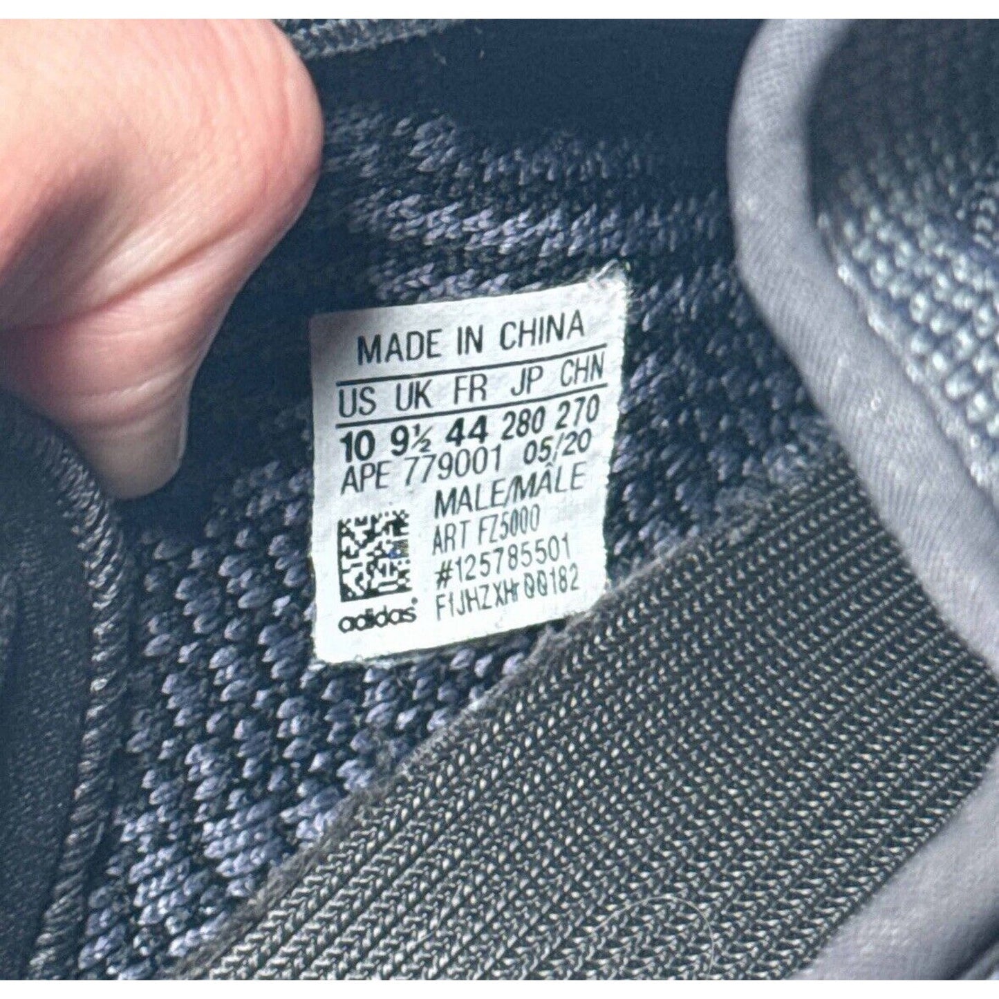 Size 10 - adidas Yeezy Boost 350 V2 Low Carbon